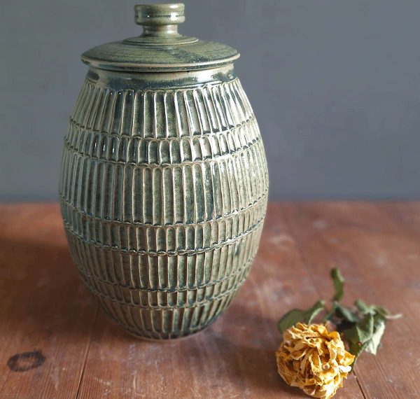 Fluted Lid Pot
